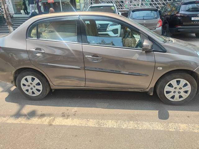 https://images10.gaadi.com/usedgaadi-sellcar/UsedCar/d5e6ccf5a/232df9d9-caea-4706-b8f9-960b858fe808.jpg?imwidth=6400