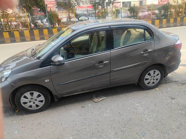 https://images10.gaadi.com/usedgaadi-sellcar/UsedCar/d5e6ccf5a/d50c0bc3-731a-401a-ac86-2ec055de3690.jpg?imwidth=6401