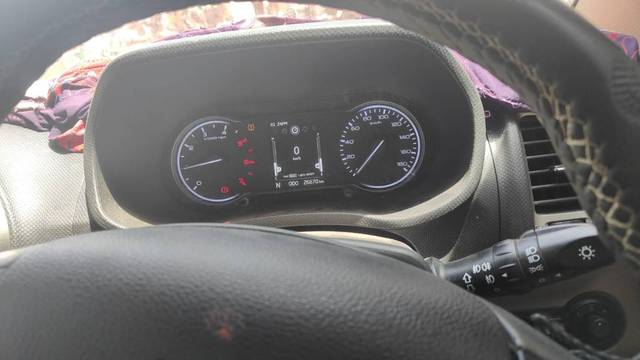 https://images10.gaadi.com/usedgaadi-sellcar/UsedCar/d5e7bc6ea/3d7eb4fc-f3ec-4b3c-b248-fb4fb807d33e.jpg?imwidth=6402