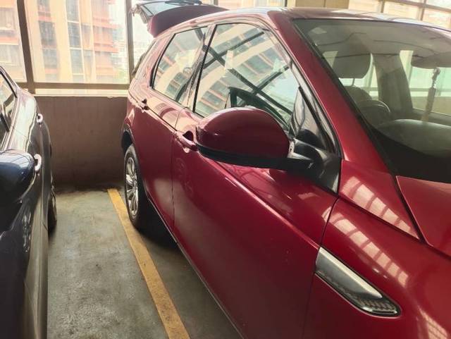 https://images10.gaadi.com/usedgaadi-sellcar/UsedCar/d5e7db6ea/5c5dcaa7-ecbe-4d56-bd59-a5da8f02ead4.jpeg?imwidth=6402
