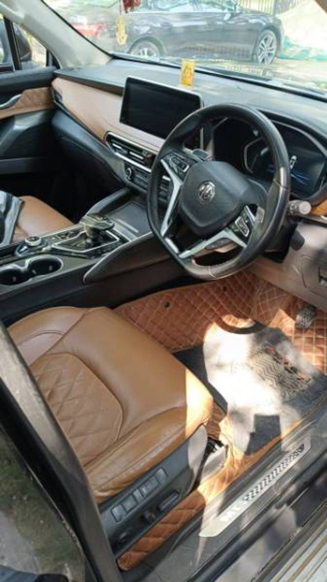 https://images10.gaadi.com/usedgaadi-sellcar/UsedCar/d5e803c2a/3bb02b72-c862-4a19-ae77-dfc0e36df318.jpeg?imwidth=6402