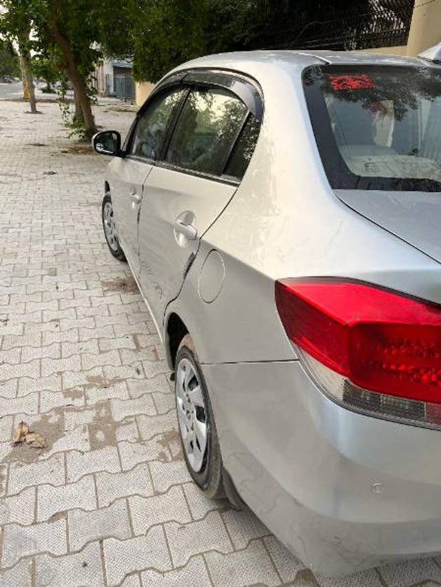 https://images10.gaadi.com/usedgaadi-sellcar/UsedCar/d5e8c64fa/86d67a16-feda-4309-8451-78d2d44acbd2.jpg?imwidth=6401