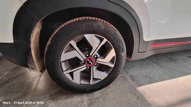 https://images10.gaadi.com/usedgaadi-sellcar/UsedCar/d5ea5e5aa/6b6663f8-52af-4a84-a5ba-d4f4907e60ef.jpg?imwidth=6402