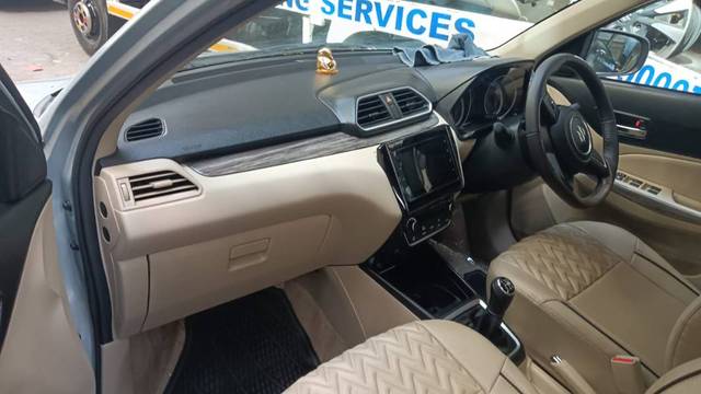 https://images10.gaadi.com/usedgaadi-sellcar/UsedCar/d5ebd51ea/180d77db-1d7d-4827-b695-0f026e1cf479.jpg?imwidth=6401