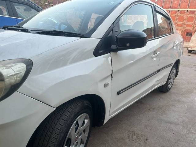 https://images10.gaadi.com/usedgaadi-sellcar/UsedCar/d5edab99a/27b48dd9-ade6-4cf7-9dba-c14644faa201.jpg?imwidth=6400