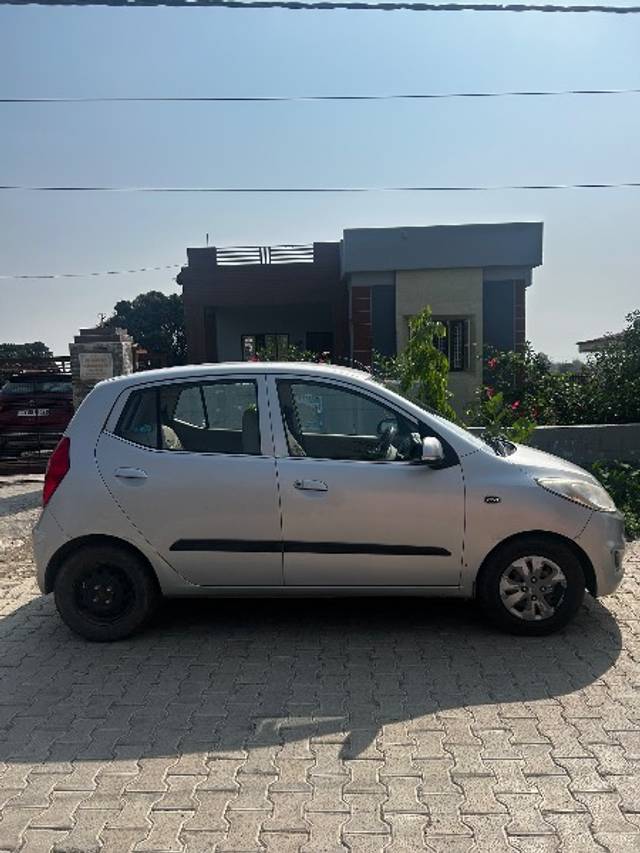 https://images10.gaadi.com/usedgaadi-sellcar/UsedCar/d5ef7675a/ad217630-9cb8-4d79-a431-f1cc66aa64d2.jpeg?imwidth=6401