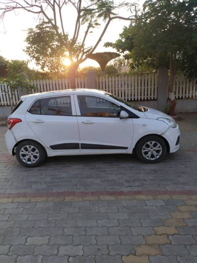 https://images10.gaadi.com/usedgaadi-sellcar/UsedCar/d5f029eea/527c6c40-5381-44e9-841b-77b76d38cb51.jpeg?imwidth=6401