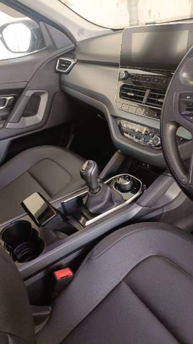 https://images10.gaadi.com/usedgaadi-sellcar/UsedCar/d5f2e885a/302bab4d-8e54-4764-a5b1-5a993f460c33.jpeg?imwidth=6402