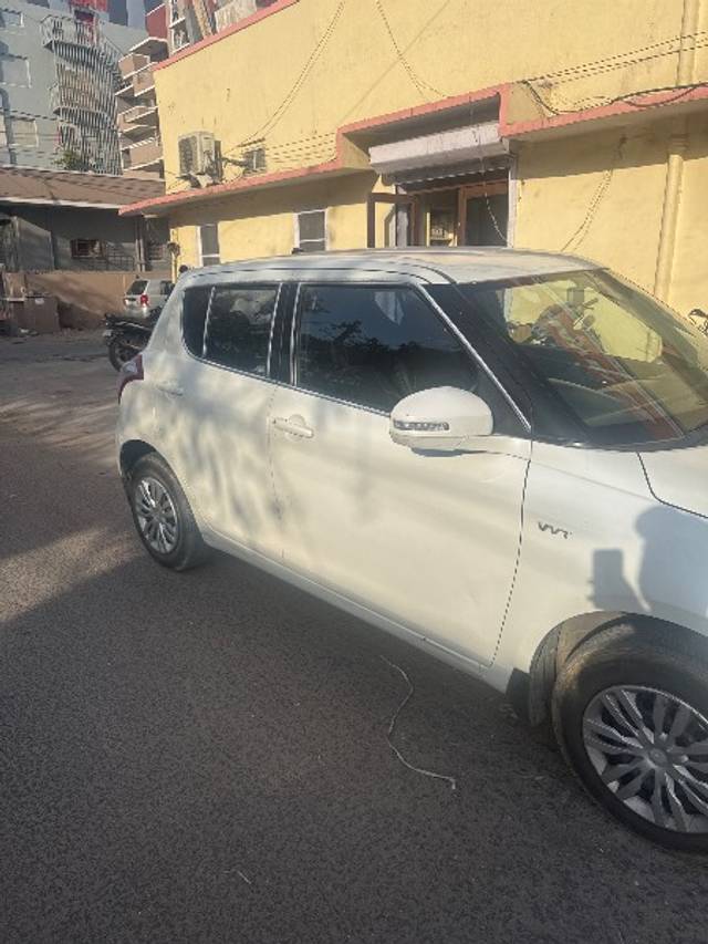 https://images10.gaadi.com/usedgaadi-sellcar/UsedCar/d5f3deaca/c431d17f-d78d-4ad2-b48e-d1e5ed077989.jpg?imwidth=6400