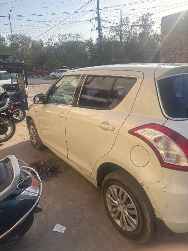 https://images10.gaadi.com/usedgaadi-sellcar/UsedCar/d5f3deaca/e0c13d44-2b15-40eb-a7b4-3a0dac0d38d7.jpg?imwidth=6402