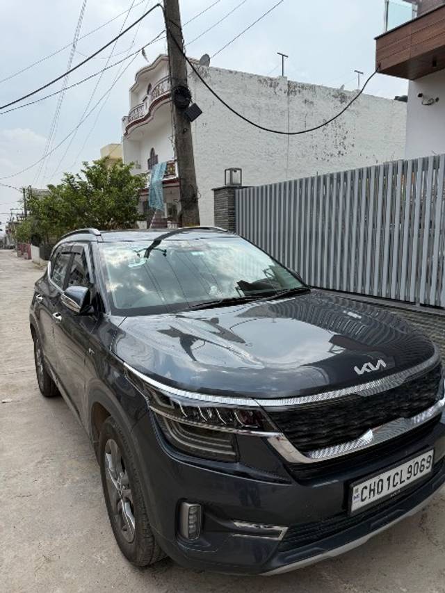 https://images10.gaadi.com/usedgaadi-sellcar/UsedCar/d5f41043a/2877d3b2-ace5-4a9d-9107-8c2b8384d30b.jpeg?imwidth=6400