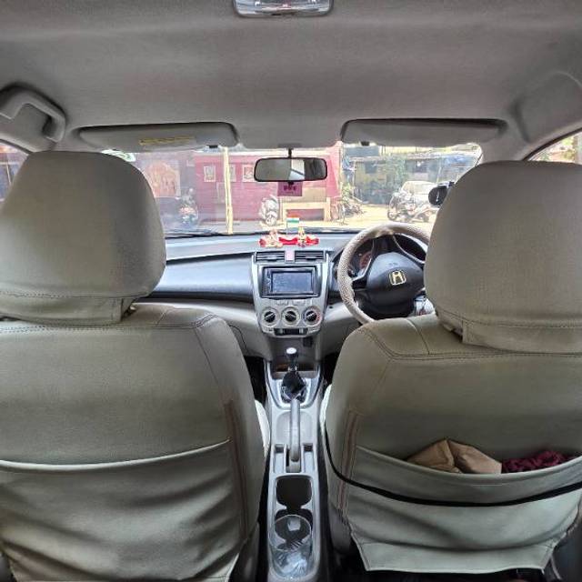https://images10.gaadi.com/usedgaadi-sellcar/UsedCar/d5f4c2dca/e841d2e5-f051-4356-bace-5c73b3e9865f.jpg?imwidth=6402
