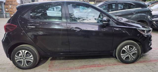 https://images10.gaadi.com/usedgaadi-sellcar/UsedCar/d5f4c47ca/dff3a20e-5210-4df7-a825-f84a4ef469fd.jpg?imwidth=6400
