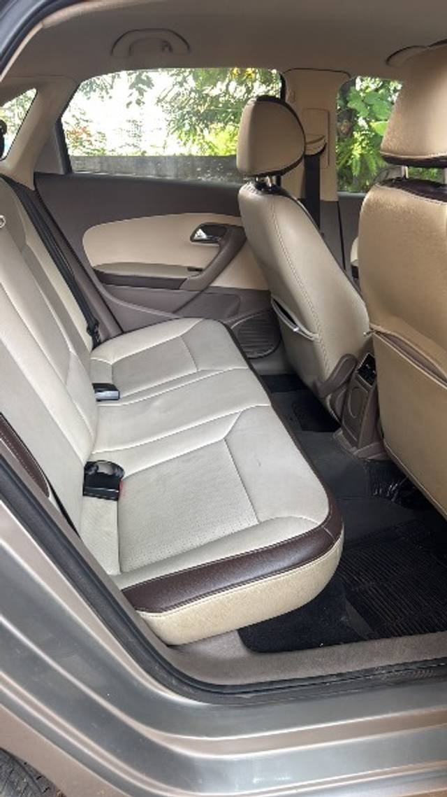 https://images10.gaadi.com/usedgaadi-sellcar/UsedCar/d5f56f7ca/959c4480-3a49-4ca6-b9a3-8a78a43d48e5.jpeg?imwidth=6401