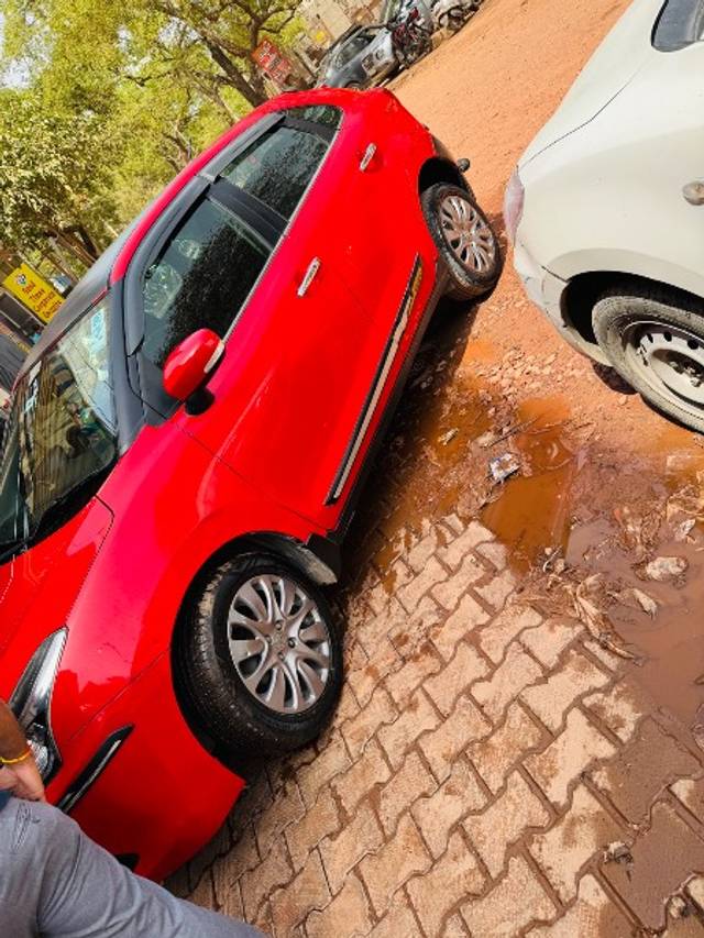 https://images10.gaadi.com/usedgaadi-sellcar/UsedCar/d5f783d5a/a3ad2e10-d7d7-4f55-a58a-178197884813.jpeg?imwidth=6402