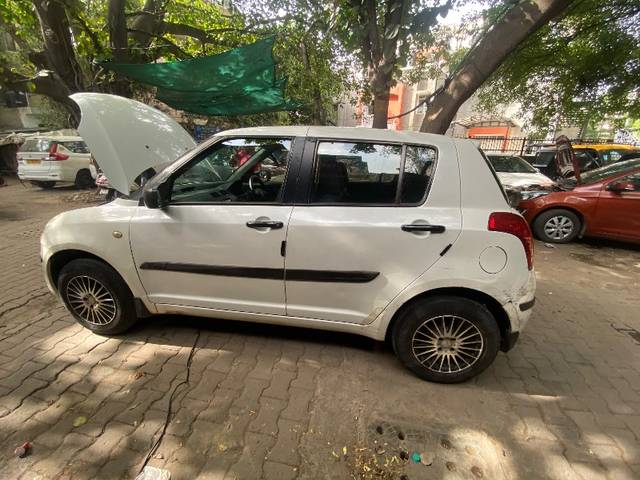 https://images10.gaadi.com/usedgaadi-sellcar/UsedCar/d5f8d8cfa/00392cf3-ab4a-4c96-a3d7-b90fd9fec485.jpeg?imwidth=6402