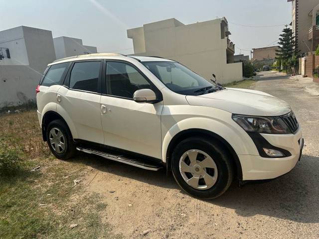 https://images10.gaadi.com/usedgaadi-sellcar/UsedCar/d5f95397a/340633c9-1c1d-4253-8268-f42b0b229e69.jpg?imwidth=6400