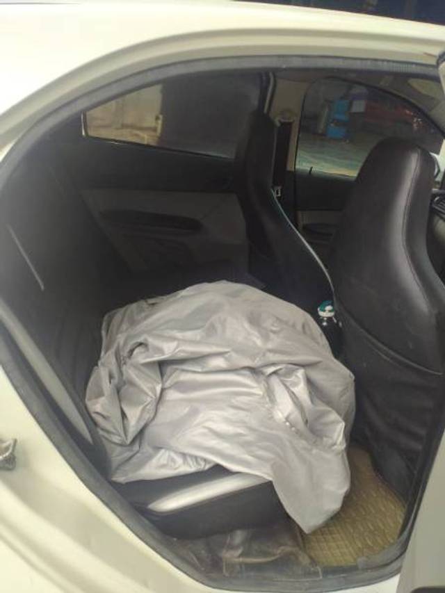 https://images10.gaadi.com/usedgaadi-sellcar/UsedCar/d5fa7681a/4cdf4951-9522-4e6b-b076-eff6296c0ff1.jpg?imwidth=6402