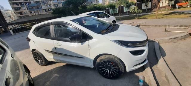 https://images10.gaadi.com/usedgaadi-sellcar/UsedCar/d5fa9194a/269c5c36-9fdf-416a-9c12-234e4afb4ead.jpeg?imwidth=6401