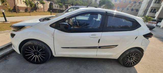 https://images10.gaadi.com/usedgaadi-sellcar/UsedCar/d5fa9194a/d5a53117-9c36-427a-b073-843d44bb049e.jpeg?imwidth=6402