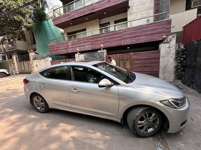 https://images10.gaadi.com/usedgaadi-sellcar/UsedCar/d5fb458da/425d616c-d2b7-482d-bfcd-7a6cc72d56c9.jpeg?imwidth=6401