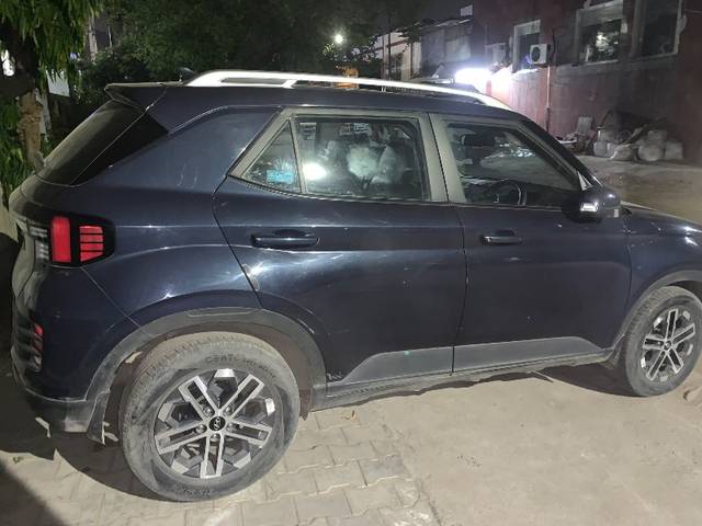 https://images10.gaadi.com/usedgaadi-sellcar/UsedCar/d5fb7a4aa/9d04615d-147c-49d5-bd47-106fa123c588.jpeg?imwidth=6402