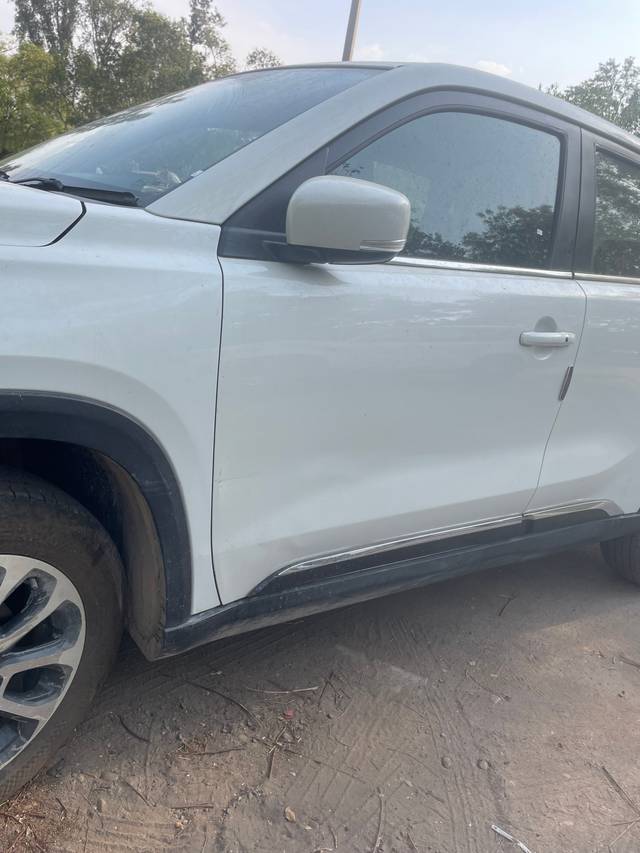 https://images10.gaadi.com/usedgaadi-sellcar/UsedCar/d5fc2413a/e3a2ed25-d456-4528-849b-2534f01e7ff8.jpeg?imwidth=6402
