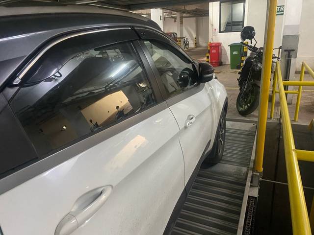 https://images10.gaadi.com/usedgaadi-sellcar/UsedCar/d5fc5d17a/43d6b0be-f658-4ad3-aa33-88d0754eb3cf.jpeg?imwidth=6400