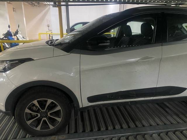 https://images10.gaadi.com/usedgaadi-sellcar/UsedCar/d5fc5d17a/b822e5e8-f390-481d-bbbc-373314d8c711.jpeg?imwidth=6401