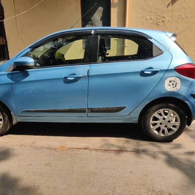 https://images10.gaadi.com/usedgaadi-sellcar/UsedCar/d5fc6eaba/d18b9e45-1b73-4317-a148-9f75ceaf3786.jpg?imwidth=6402