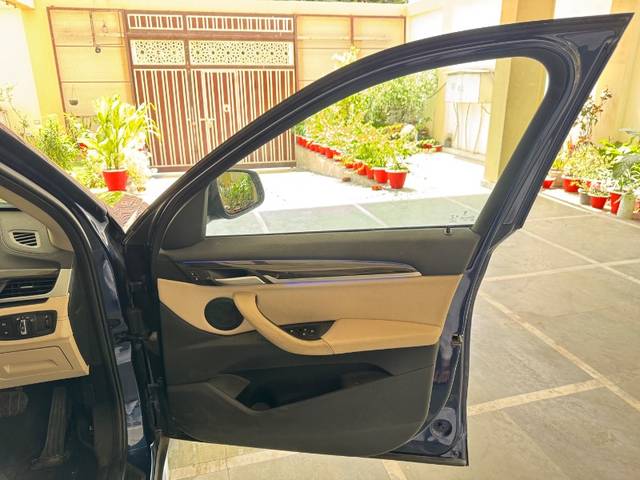 https://images10.gaadi.com/usedgaadi-sellcar/UsedCar/d5fc8089a/cd72352b-0107-4aa5-95f9-22cff86722b5.jpeg?imwidth=6402
