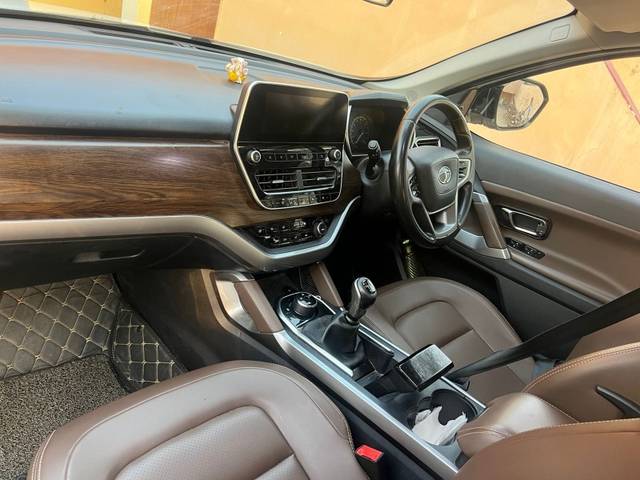 https://images10.gaadi.com/usedgaadi-sellcar/UsedCar/d5fd1bb7a/4ce87967-51d0-42ba-b1e7-021594360d99.jpeg?imwidth=6402