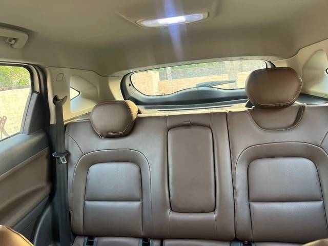 https://images10.gaadi.com/usedgaadi-sellcar/UsedCar/d5fd1bb7a/72db9cad-93ac-4598-891b-5bf8b6ca0168.jpeg?imwidth=6401