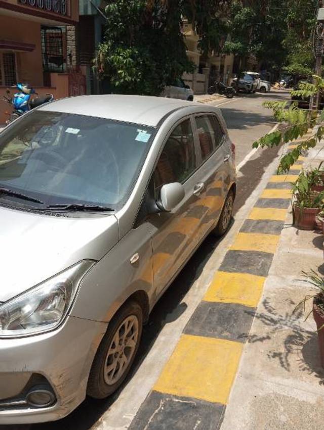 https://images10.gaadi.com/usedgaadi-sellcar/UsedCar/d5fd808ba/7db0aac4-7553-470f-98e8-a648bd738ace.jpg?imwidth=6400