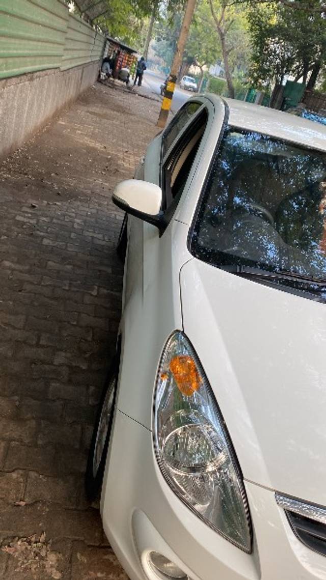 https://images10.gaadi.com/usedgaadi-sellcar/UsedCar/d5ffcb0ea/594d9467-0a5f-4361-9f48-d23b563f39ea.jpeg?imwidth=6402