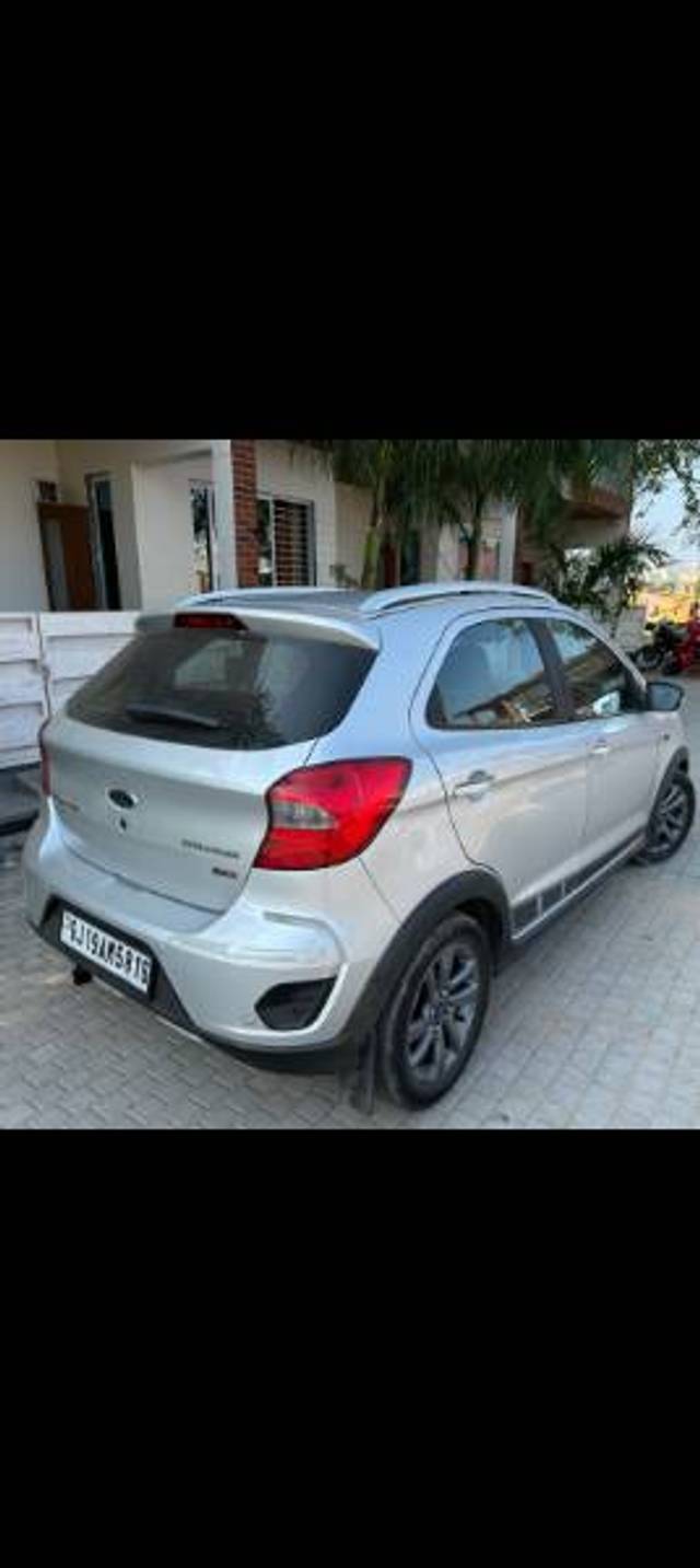 https://images10.gaadi.com/usedgaadi-sellcar/UsedCar/d62349a0-a5de-46b9-8219-823a0cee25e7/af8ec697-9e5d-4ff5-a3d2-33643e389d29.jpg?imwidth=6402