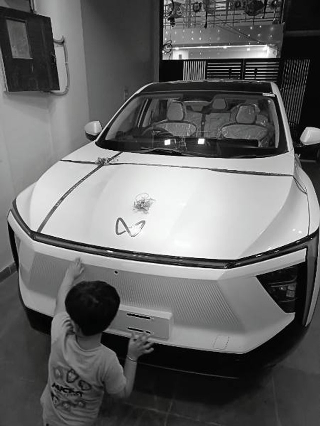 Mahindra XEV 9e Pack Three - Photo 6