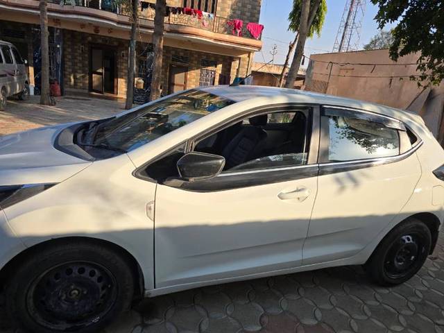 https://images10.gaadi.com/usedgaadi-sellcar/UsedCar/d651a8fe-0908-44f0-ba0d-139ca0b96ccf/437511c7-34f3-4b64-b357-e7191b64f6d6.jpg?imwidth=6400