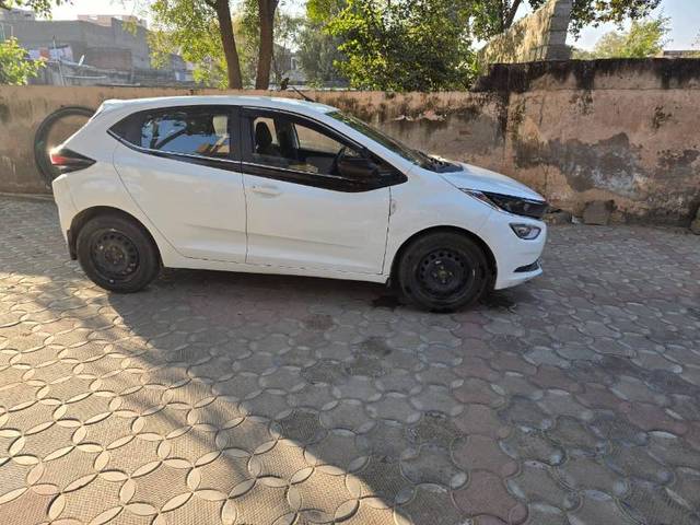 https://images10.gaadi.com/usedgaadi-sellcar/UsedCar/d651a8fe-0908-44f0-ba0d-139ca0b96ccf/4f9ea512-744f-4678-b15b-37208f6ef233.jpg?imwidth=6401