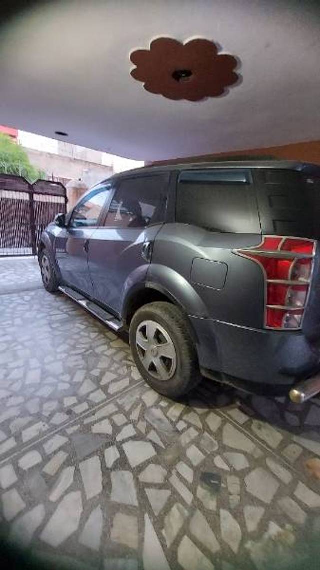 https://images10.gaadi.com/usedgaadi-sellcar/UsedCar/d656d863-ff8a-4a9e-b5b8-f812675c2968/7ee5891c-ebf3-4986-9329-09de1f56fc7b.jpg?imwidth=6401