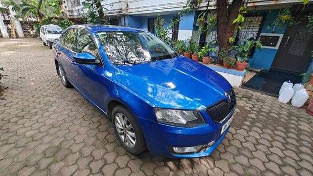 https://images10.gaadi.com/usedgaadi-sellcar/UsedCar/d671fede-d4a2-4a36-807e-af6b05b316df/dc991324-9e01-4885-bda2-ad2303e90137.jpg?imwidth=6400