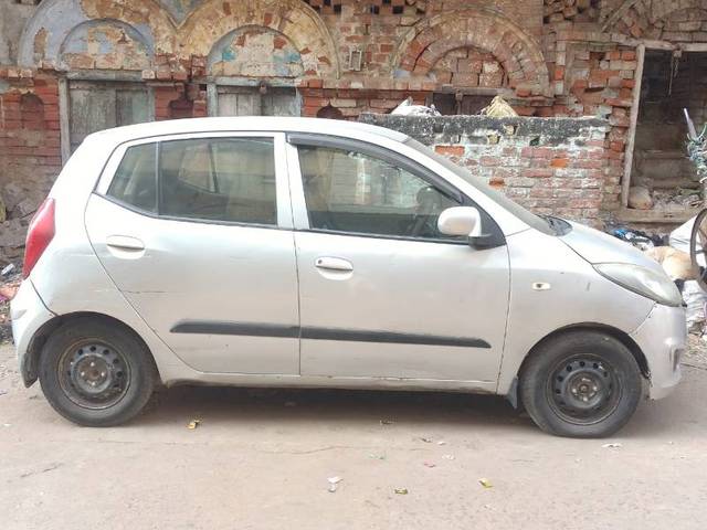 https://images10.gaadi.com/usedgaadi-sellcar/UsedCar/d6722377-0214-454e-8aa5-fd9b4d47d70a/635526ac-a1d4-4b1a-acc9-ca967b92ceee.jpg?imwidth=6401