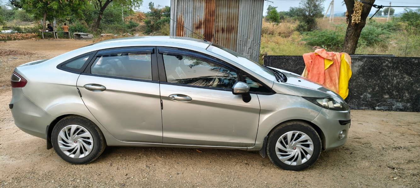 Buy Used Ford Fiesta 1.5 TDCi Titanium of 2014 model @ 3,50,000 INR in ...