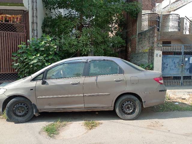 https://images10.gaadi.com/usedgaadi-sellcar/UsedCar/d68cbff1-98b9-411b-8a01-17f1e70409bb/3724e0b2-396e-4fe3-baea-5cd14495eb6c.jpg?imwidth=6402