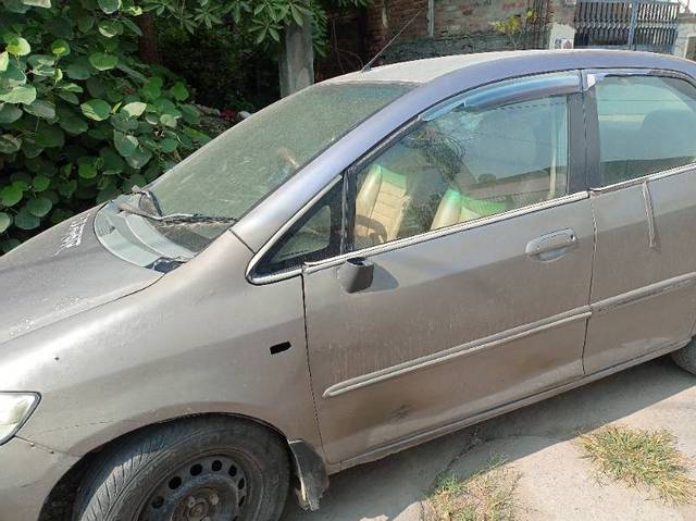 https://images10.gaadi.com/usedgaadi-sellcar/UsedCar/d68cbff1-98b9-411b-8a01-17f1e70409bb/c6e346b8-a599-4787-943b-7a599971e644.jpg?imwidth=6400