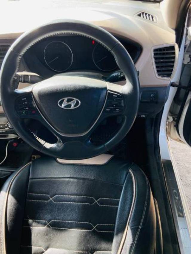 https://images10.gaadi.com/usedgaadi-sellcar/UsedCar/d6a79eff-2da2-4a81-b618-2af5c2bc51ed/128069ea-7bad-4d49-90e7-d8e55d3d71ff.jpg?imwidth=6401