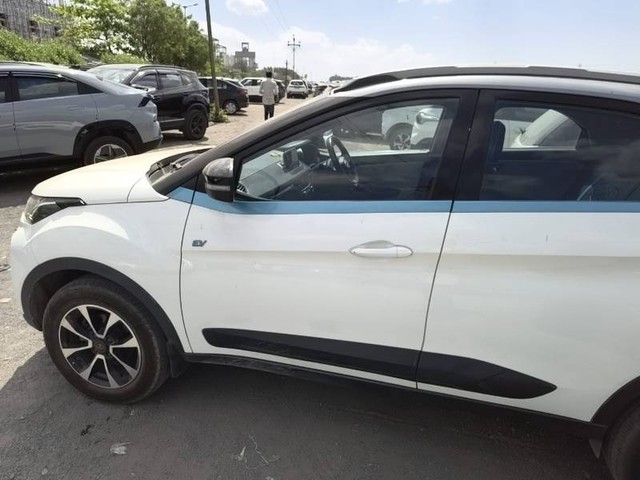 Tata Nexon EV XZ Plus - Photo 3