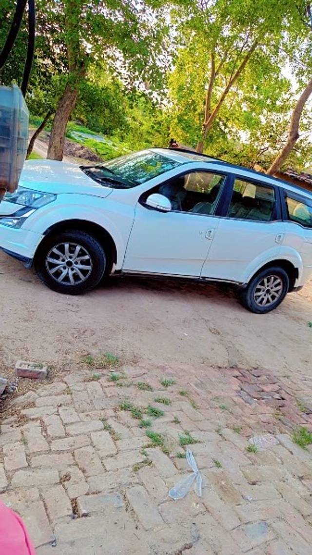 https://images10.gaadi.com/usedgaadi-sellcar/UsedCar/d6eba3e2-24f1-4968-bffd-1675fe984db6/3b00b147-81ab-45a5-8a88-8c1de5d2ec9d.jpeg?imwidth=6401