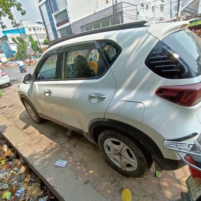 https://images10.gaadi.com/usedgaadi-sellcar/UsedCar/d71b2802-99a7-4de1-8e22-a71a6f976cb8/33f03732-d3f4-43d8-872c-41a8901a317b.jpg?imwidth=6402