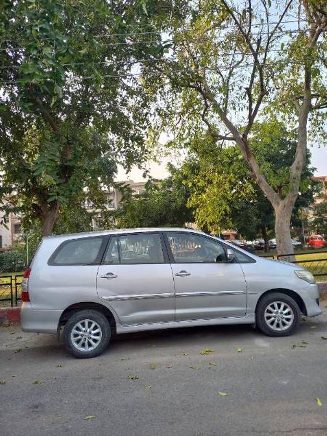 https://images10.gaadi.com/usedgaadi-sellcar/UsedCar/d75aa493-f196-4322-977e-83509ab79128/85548f4f-dd2b-476e-aebb-092413686c17.jpg?imwidth=6401